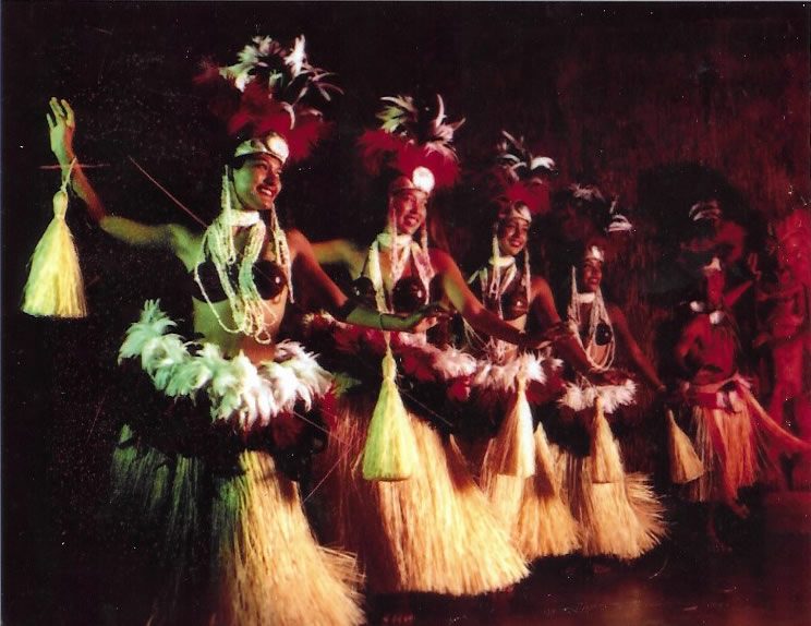 Luau Group Dancers